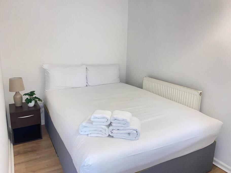 Apartamento Stylish & Tranquil Flat With Excellent Connections Londres Exterior foto